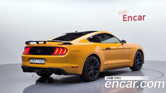 Ford Mustang Coupe - фото 1