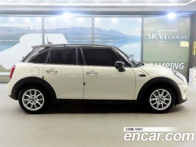 Mini Cooper 5Door HIGH 3rd - фото 2