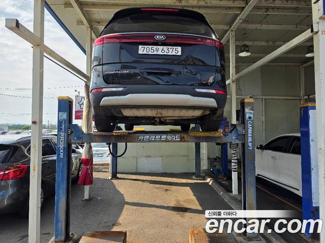 Kia Carnival 4-го поколения 11-Seater Prestige - фото 1