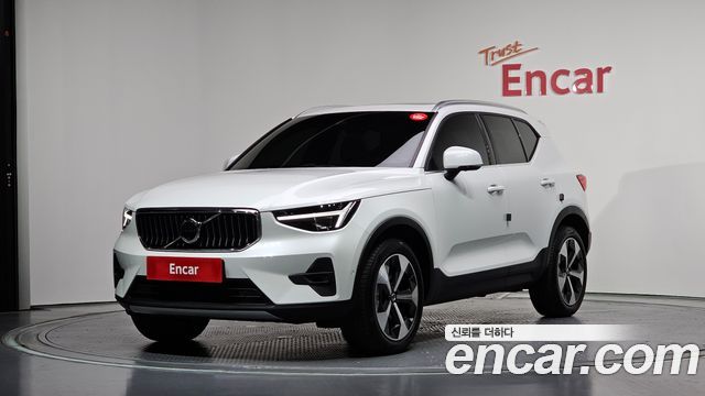 Volvo XC40 B4 Ultra Bright - фото 0
