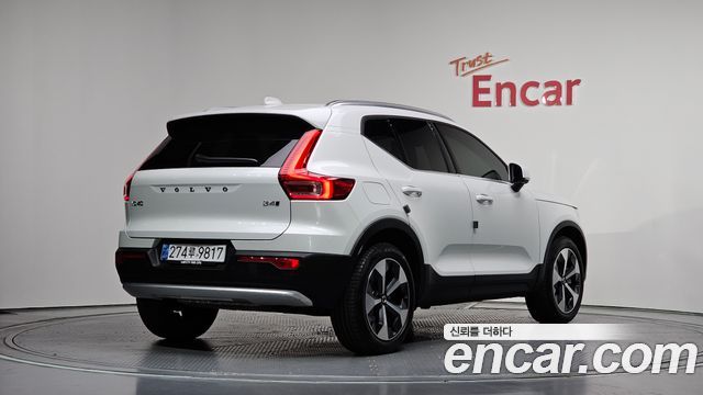Volvo XC40 B4 Ultra Bright - фото 1