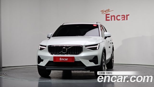 Volvo XC40 B4 Ultra Bright - фото 2