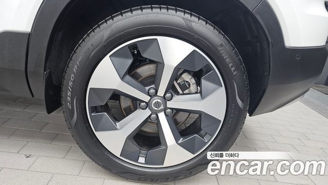 Volvo XC40 B4 Ultra Bright - фото 4