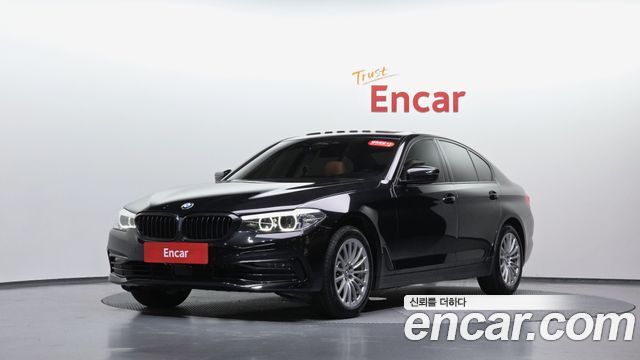 BMW 5-Series G30 520i Luxury - фото 0