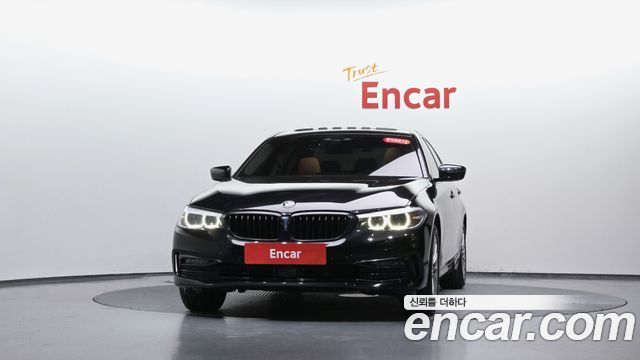 BMW 5-Series G30 520i Luxury - фото 2