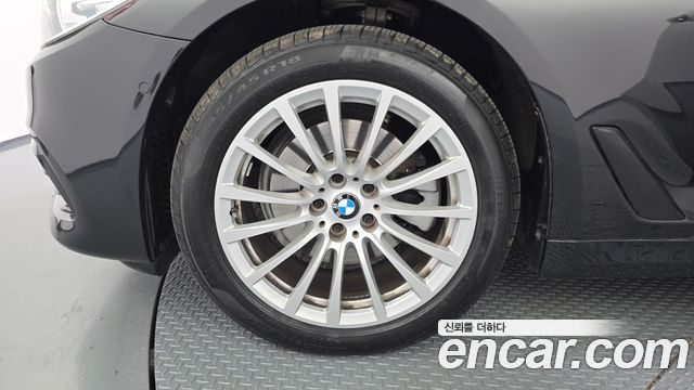 BMW 5-Series G30 520i Luxury - фото 4