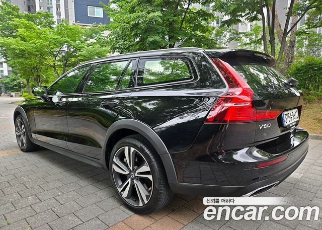 Volvo V60 2-го поколения B5 Pro AWD - фото 3