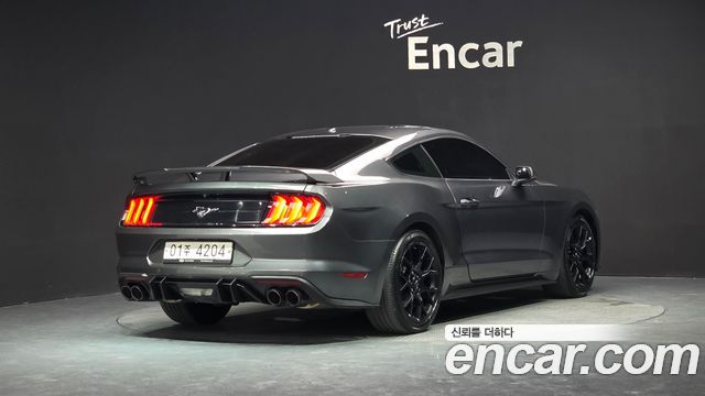 Ford Mustang Coupe - фото 1