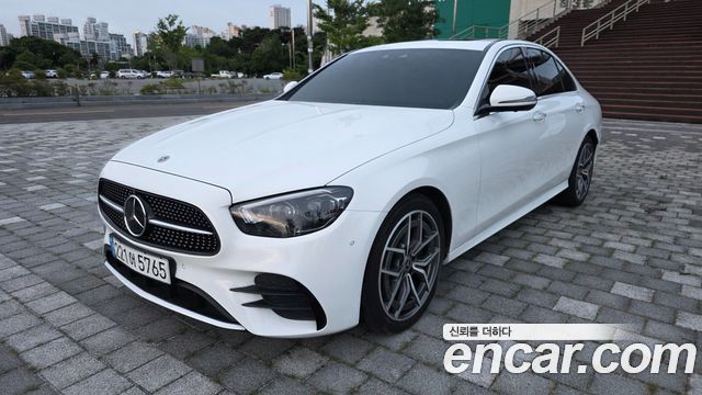 Mercedes-Benz E-Class W213 E220d 4MATIC AMG Line - фото 0