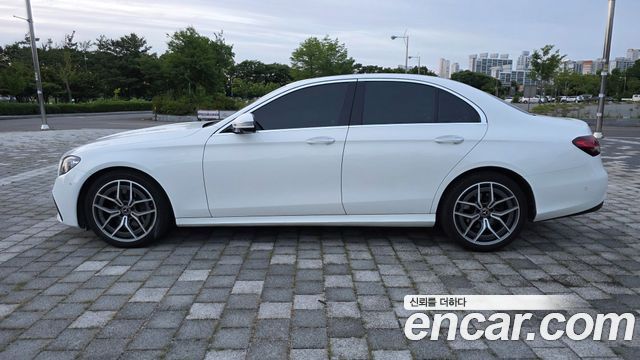 Mercedes-Benz E-Class W213 E220d 4MATIC AMG Line - фото 3