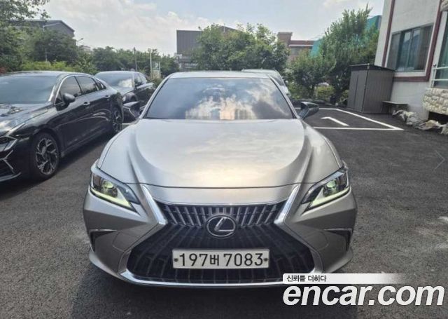 Lexus ES 7-го поколения Luxury Plus - фото 0