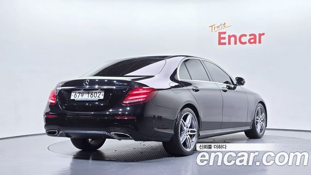 Mercedes-Benz E-Class W213 E300 AMG Line - фото 1