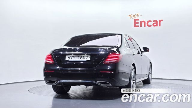 Mercedes-Benz E-Class W213 E300 AMG Line - фото 3