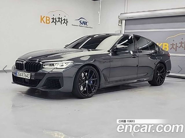 BMW 5-Series G30 M550i xDrive - фото 0