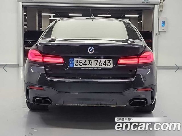 BMW 5-Series G30 M550i xDrive - фото 2