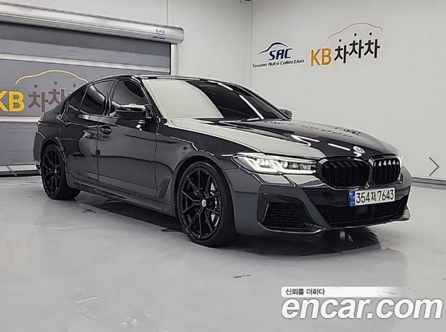 BMW 5-Series G30 M550i xDrive - фото 3