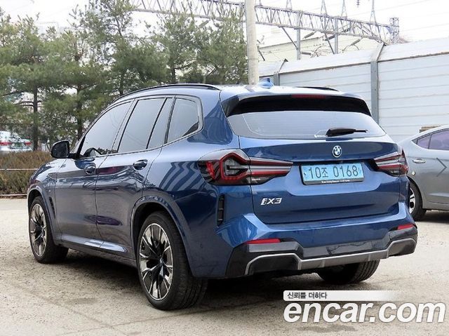 BMW iX3 M Sports - фото 2