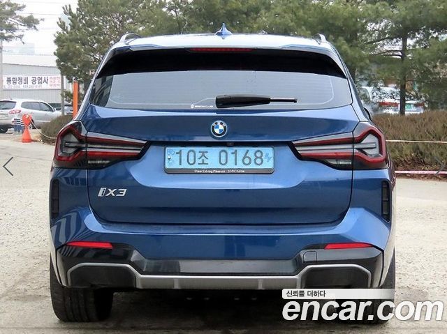 BMW iX3 M Sports - фото 3