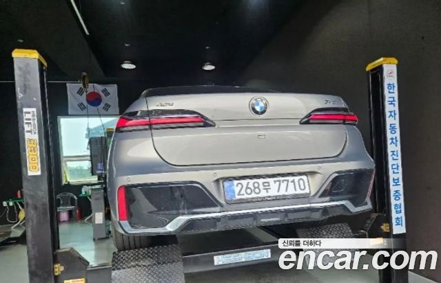 BMW 7-Series G70 740d xDrive M Sport - фото 1