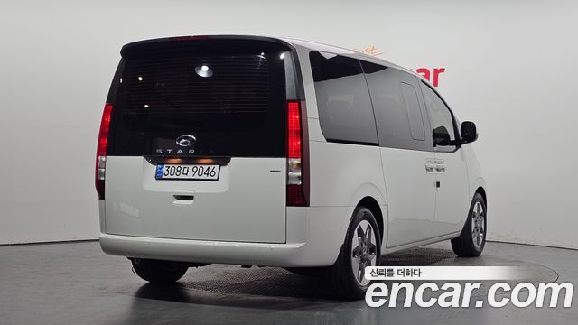 Hyundai Staria 4WD Tourer 9-Seater Modern - фото 1