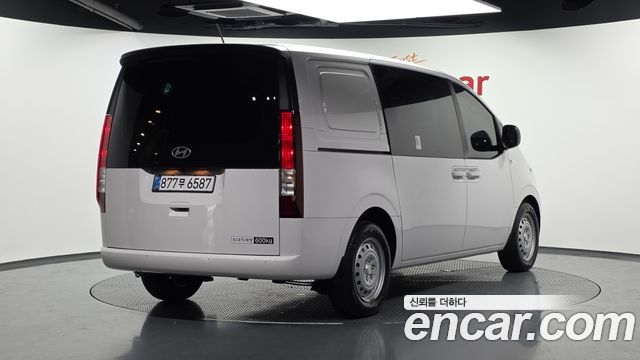 Hyundai Staria Cargo 5-Seater Smart - фото 1