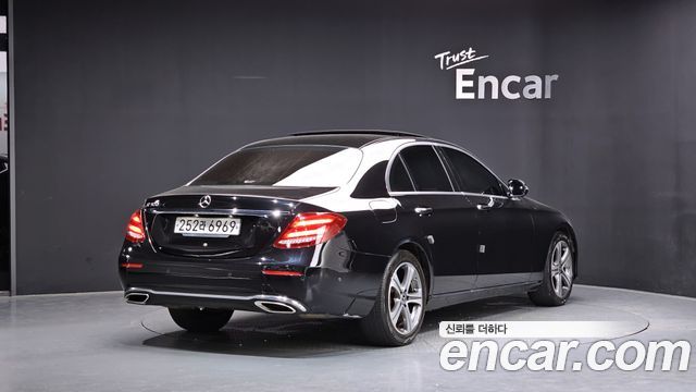 Mercedes-Benz E-Class W213 E300 Avantgarde - фото 1