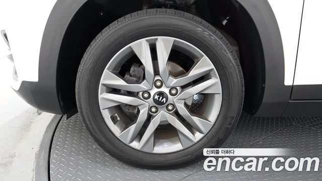 Kia Seltos Diesel 1.6 2WD Prestige - фото 4