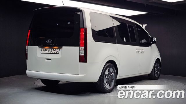 Hyundai Staria Tourer 11-Seater Modern - фото 1