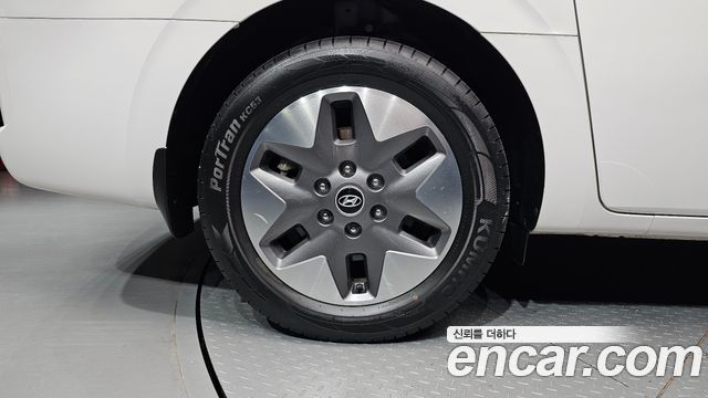 Hyundai Staria Tourer 11-Seater Modern - фото 4