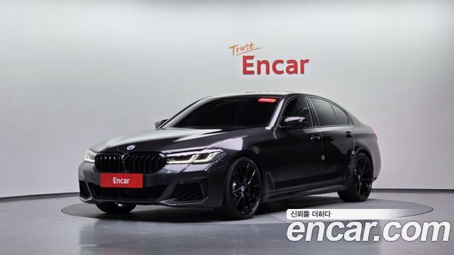 BMW 5-Series G30 M550i xDrive - фото 0