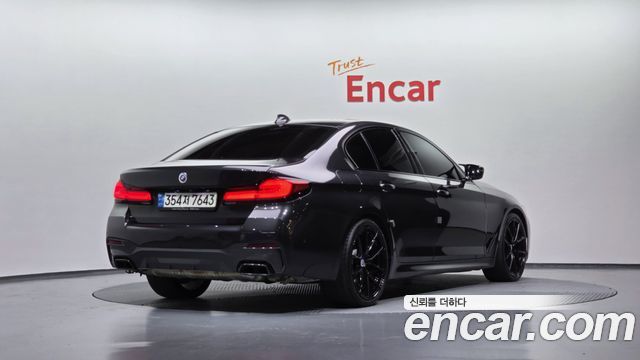 BMW 5-Series G30 M550i xDrive - фото 1