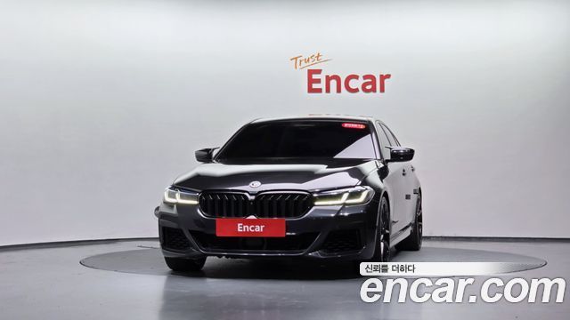 BMW 5-Series G30 M550i xDrive - фото 2