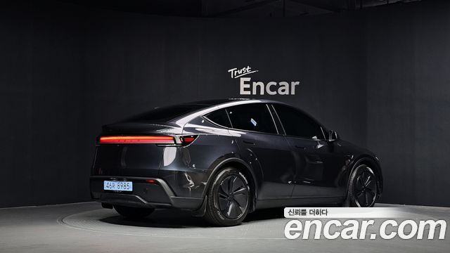 Tesla Model Y Premium RWD - фото 1