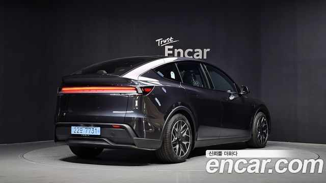 Tesla Model Y L Long Range AWD - фото 1
