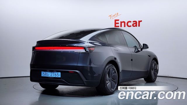 Tesla Model Y RWD - фото 1