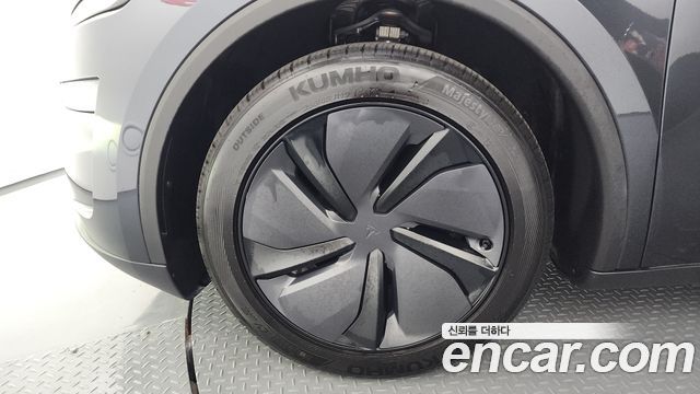 Tesla Model Y RWD - фото 4