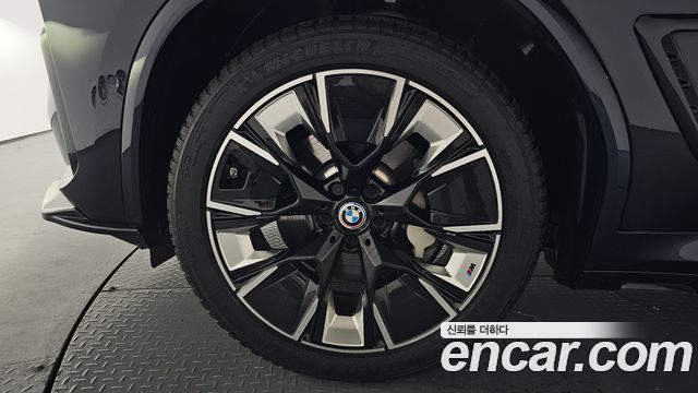 BMW iX3 M Sports - фото 3