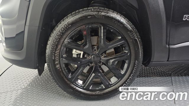 Jeep Renegade 1.3 Limited - фото 3