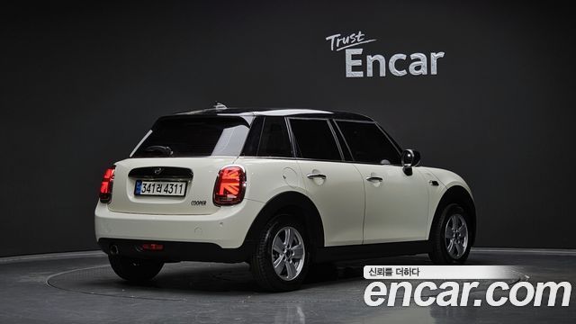 Mini Cooper 5Door Standard 3rd - фото 1