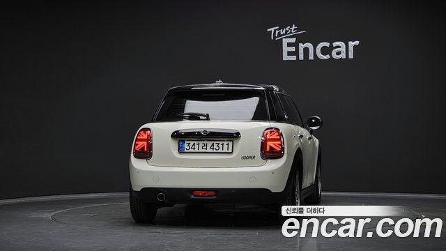 Mini Cooper 5Door Standard 3rd - фото 3