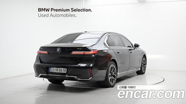 BMW 7-Series G70 740i xDrive M Sport - фото 1