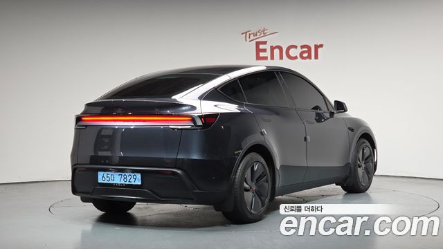Tesla Model Y RWD - фото 0