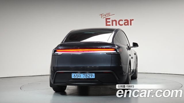 Tesla Model Y RWD - фото 2