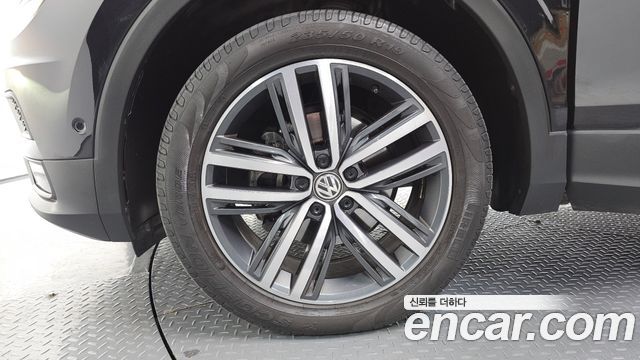 Volkswagen Tiguan 2.0 TDI Prestige - фото 3