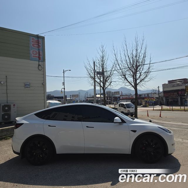 Tesla Model Y Performance AWD - фото 3