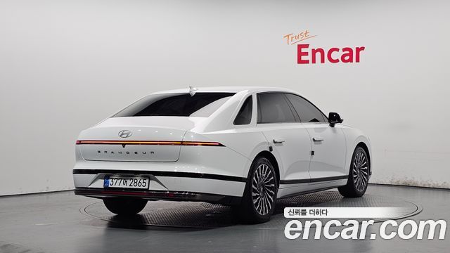 Hyundai Grandeur GN7 2,5 Gasoline 2WD Calligraphy - фото 1
