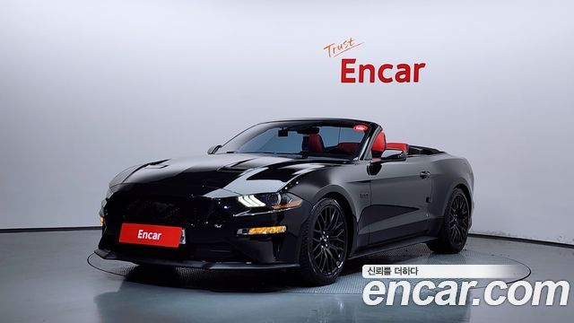 Ford Mustang GT Convertible - фото 0