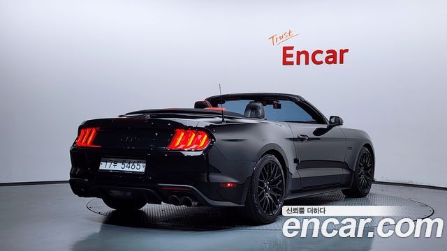 Ford Mustang GT Convertible - фото 1
