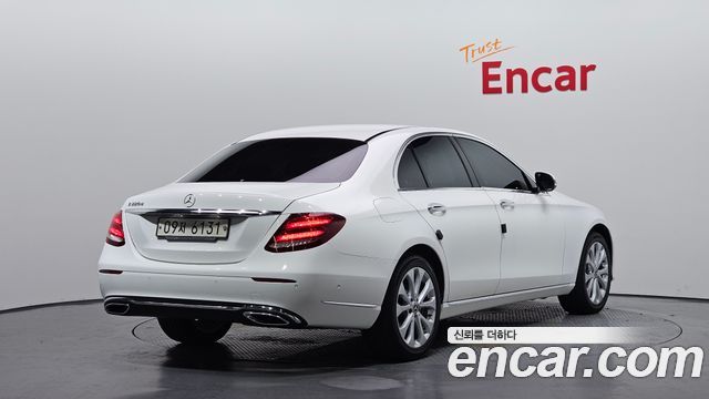 Mercedes-Benz E-Class W213 E220d Exclusive - фото 1