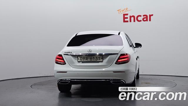 Mercedes-Benz E-Class W213 E220d Exclusive - фото 3